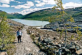 Norvegia regione dello Helgeland. Visita allo Svartisen, il lago Svatisvatn dalle caratteristiche acque verdi.